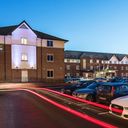 Holiday Inn Express London Gatwick Crawley, An Ihg Hotel Dış mekan fotoğraf