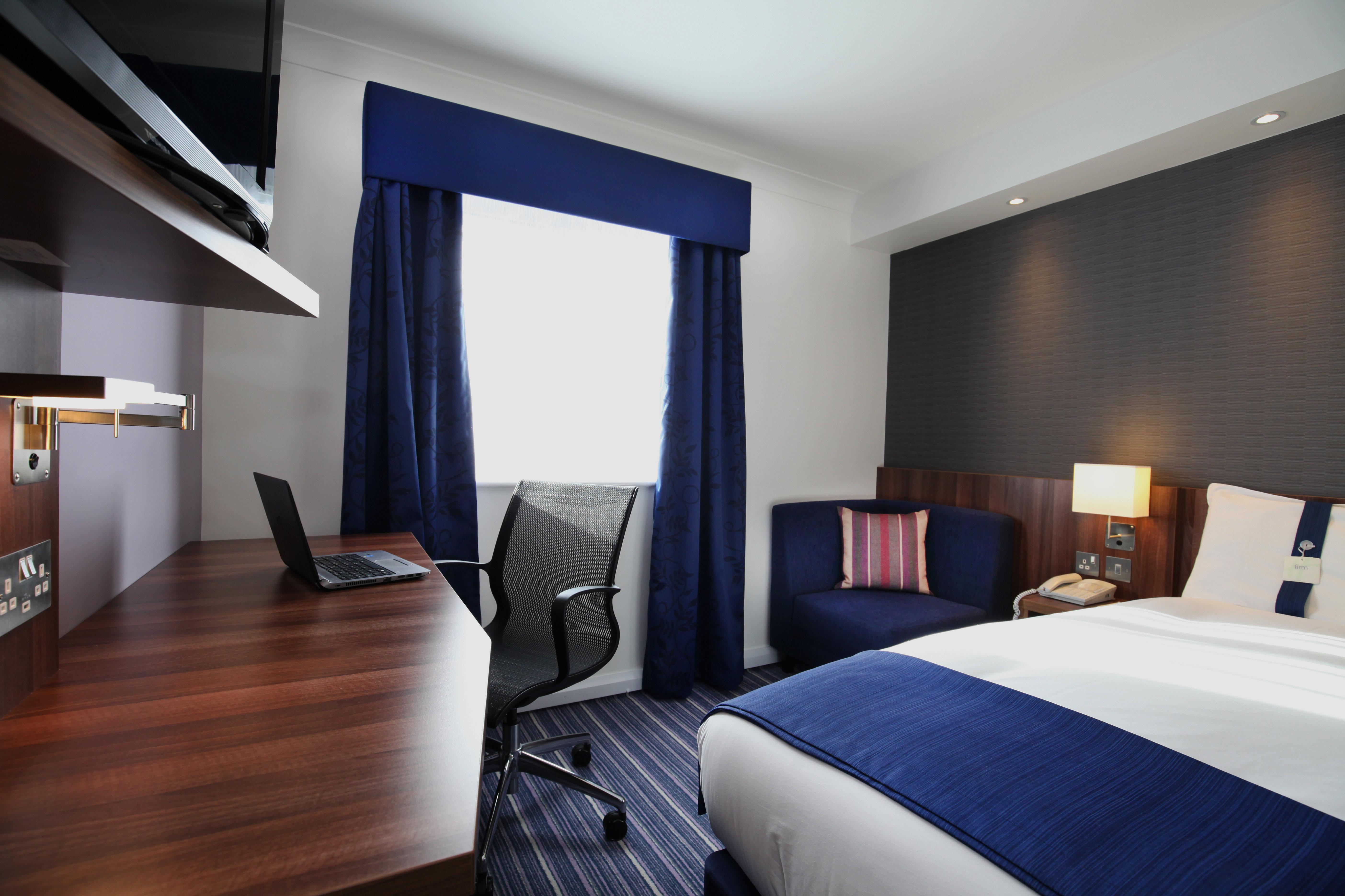 Holiday Inn Express London Gatwick Crawley, An Ihg Hotel Dış mekan fotoğraf