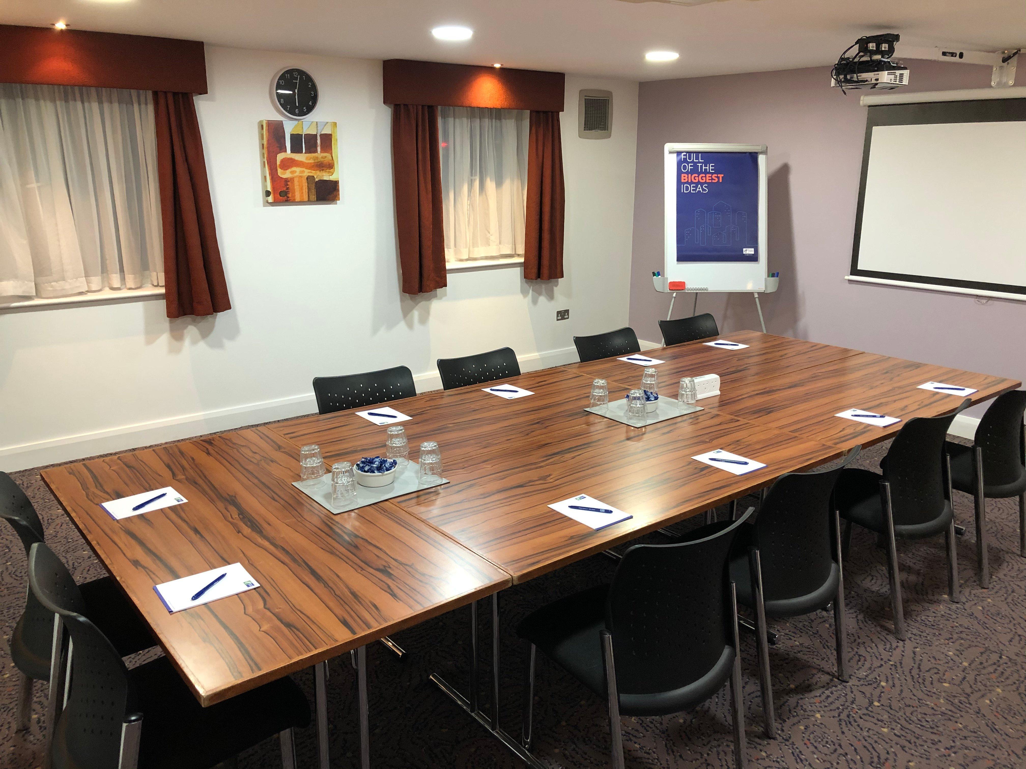 Holiday Inn Express London Gatwick Crawley, An Ihg Hotel Dış mekan fotoğraf