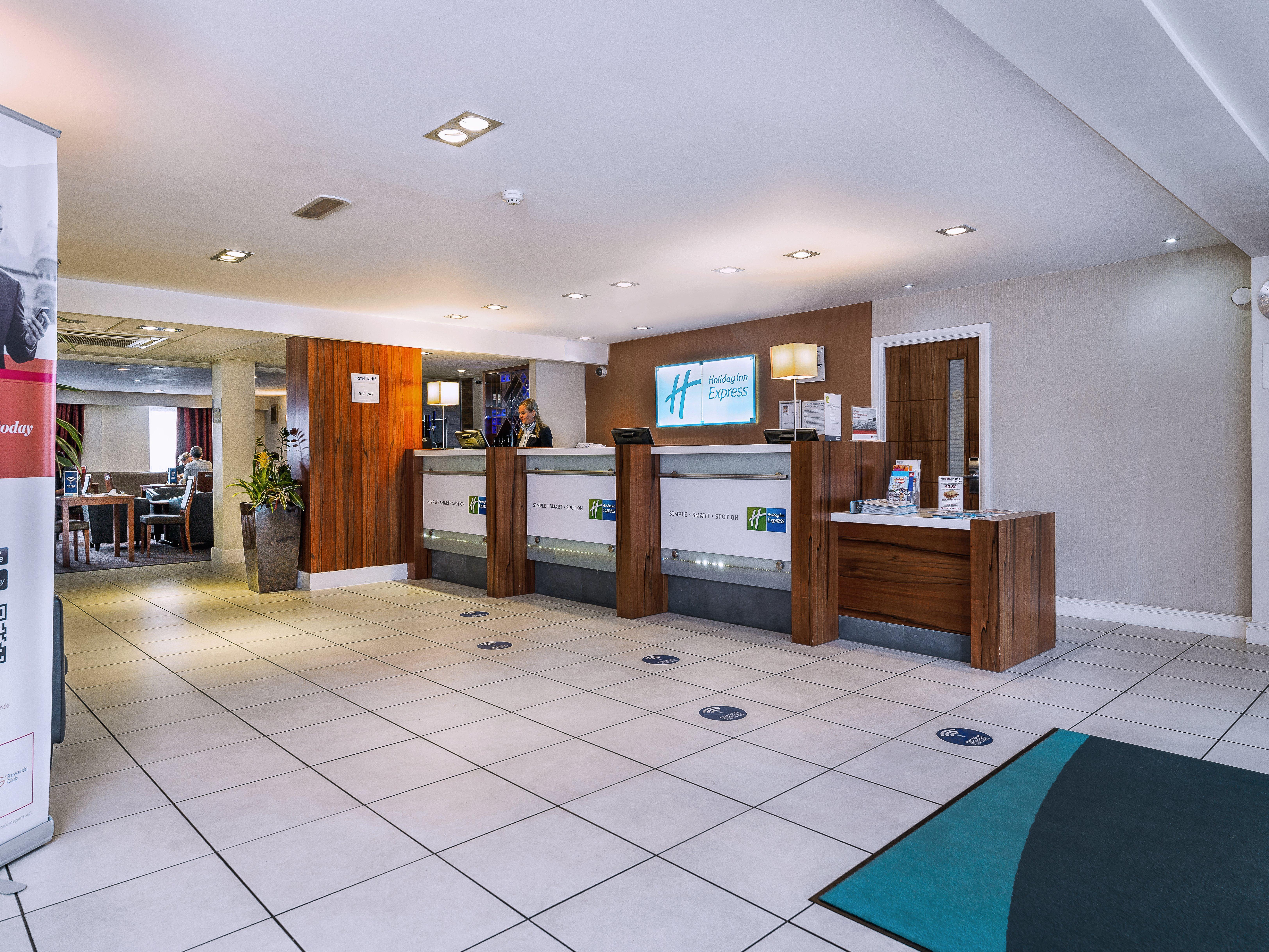 Holiday Inn Express London Gatwick Crawley, An Ihg Hotel Dış mekan fotoğraf