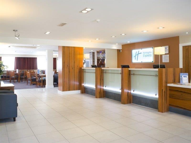 Holiday Inn Express London Gatwick Crawley, An Ihg Hotel Dış mekan fotoğraf