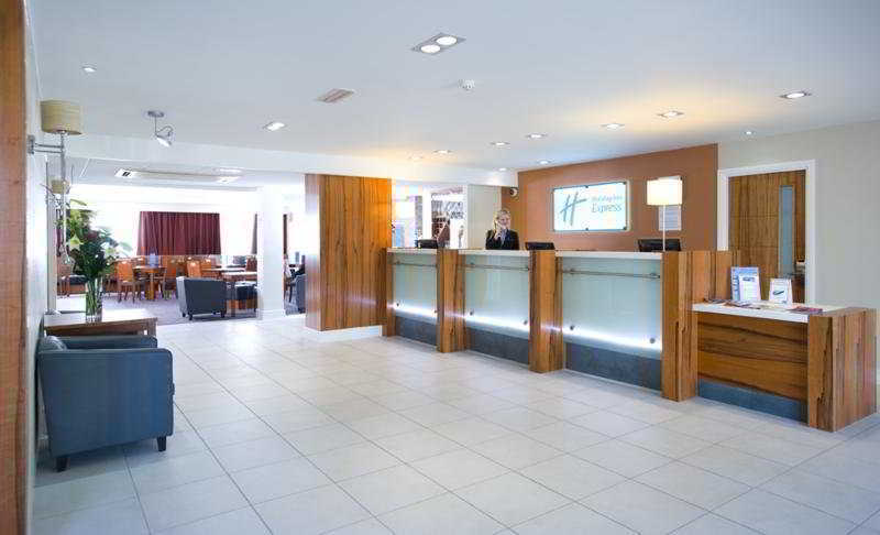 Holiday Inn Express London Gatwick Crawley, An Ihg Hotel Dış mekan fotoğraf