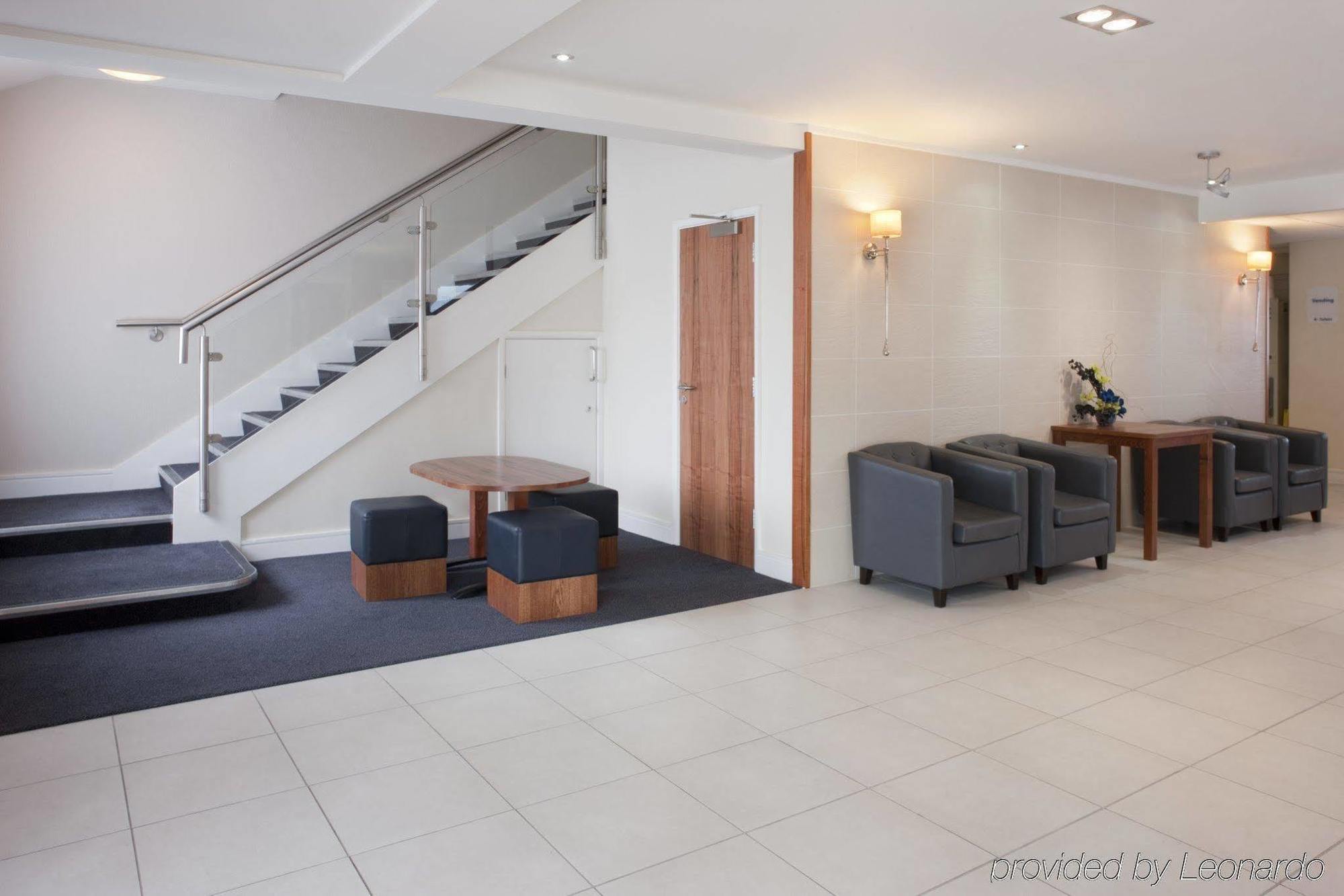 Holiday Inn Express London Gatwick Crawley, An Ihg Hotel Dış mekan fotoğraf